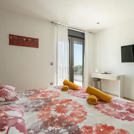 Posidonia Near Pula With Sea View And Surrounded By Olive Trees Villa *